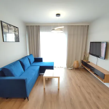 More Love - 8 Min Autem Ikea, 10 Min Autem Majaland Danzig